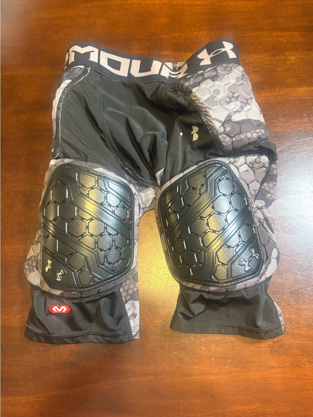 Under Armour Youth Medium Gameday Armour Pro 5-Pad Football Girdle Camo YM
